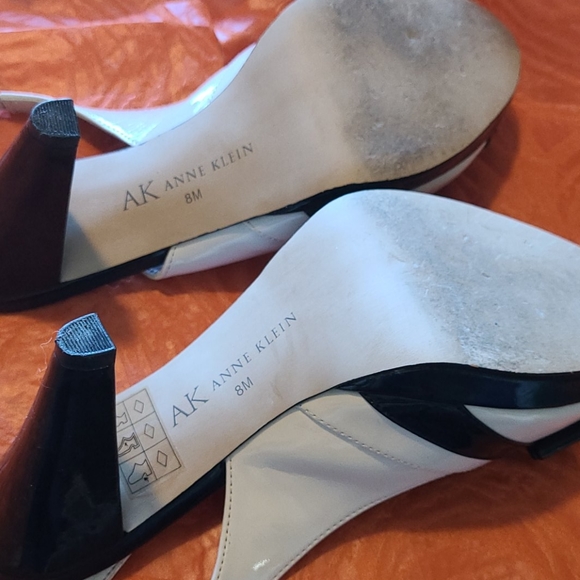 Anne Klein peep toe 4" high heels - Picture 5 of 7